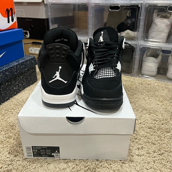 Jordan 4 white thunder - Picture 2 of 3